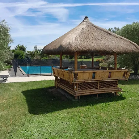 Apartament Mitoyen A La Campagne Avec Piscine Privee Exclusivement Reservee Aux Voyageurs Le Cabanial